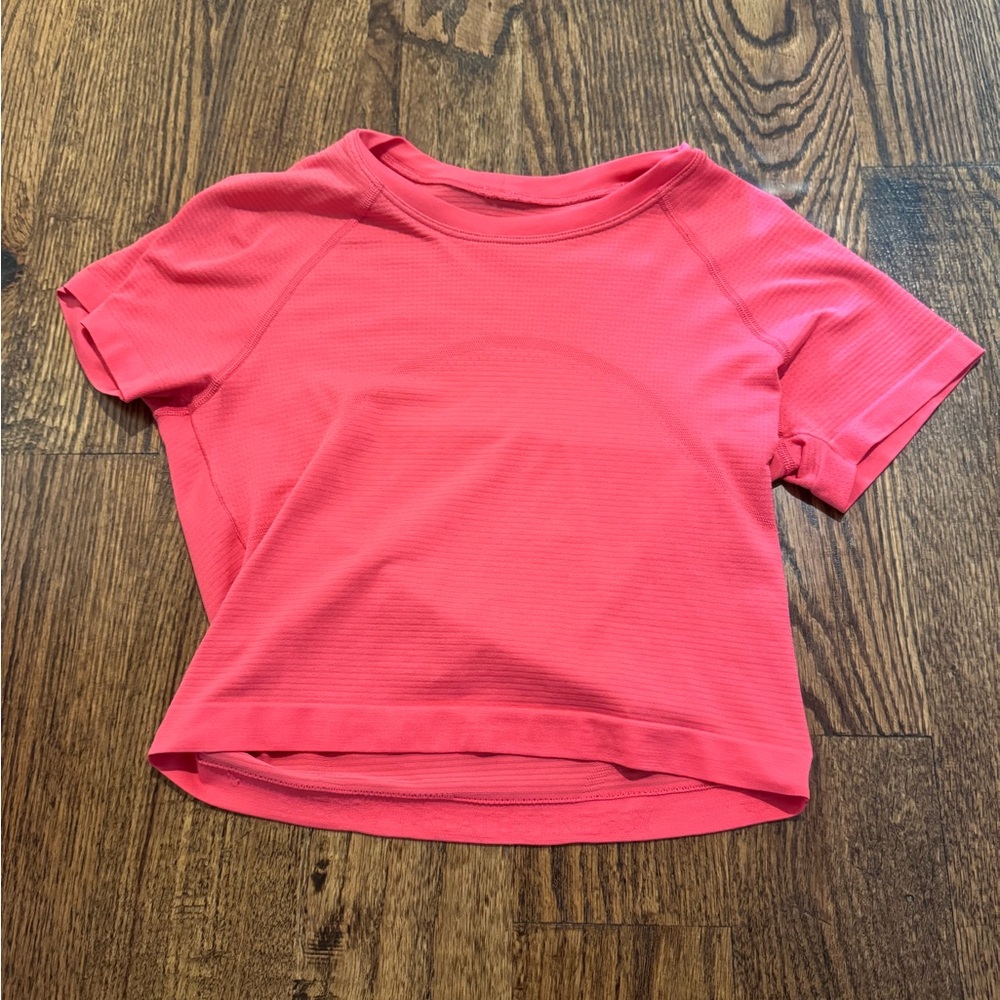 Coral Short Sleeve Croped Swiftly Tech Lululemon Athletic Top Size 6